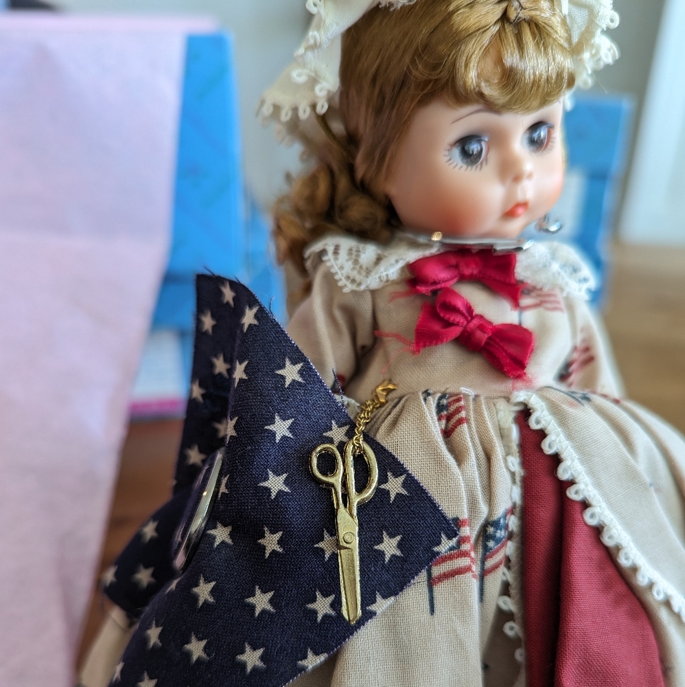 Madame Alexander 8 " Betsy Ross #312/Boxed & Tagged! - Picture 2 of 5